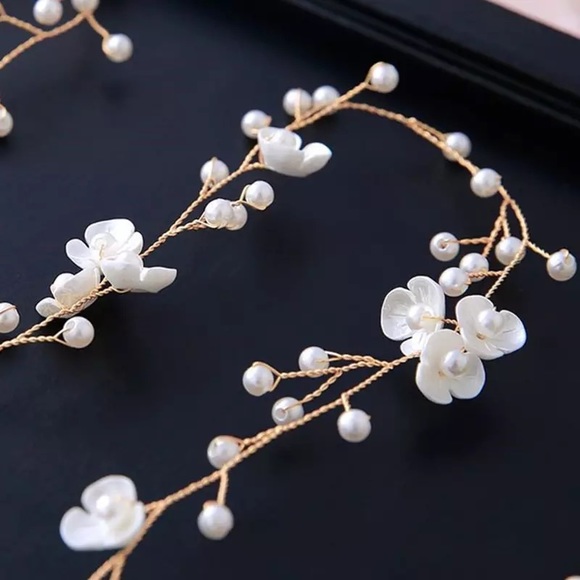 Delicate White Flower and Pearl Vine Headdress - Picture 7 of 15